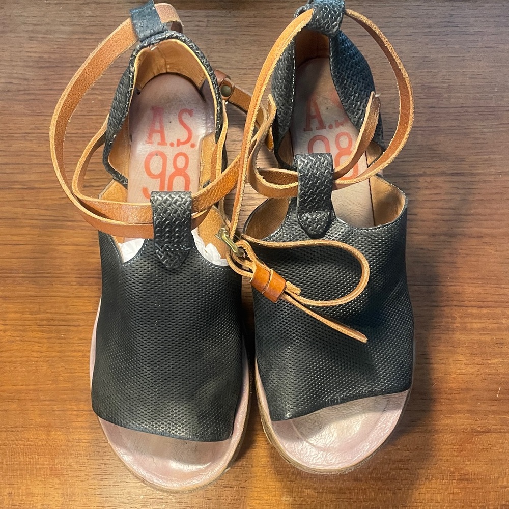 A.S. 98 Leather Wrap Around Twice  Platforms Made in Bosnia Great Condition 37 S